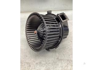 Used Heating and ventilation fan motor Citroen C5 III Tourer (RW) 2.0 HDiF 16V Price € 40,00 Margin scheme offered by Gebr Opdam B.V.