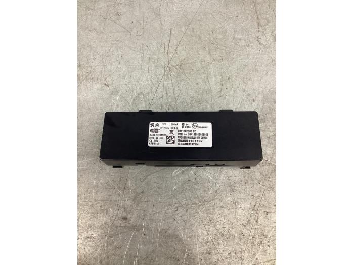 Usagé Module navigation Citroen C5 III Tourer (RW) 2.0 HDiF 16V Prix € 64,00 Règlement à la marge proposé par Gebr Opdam B.V.