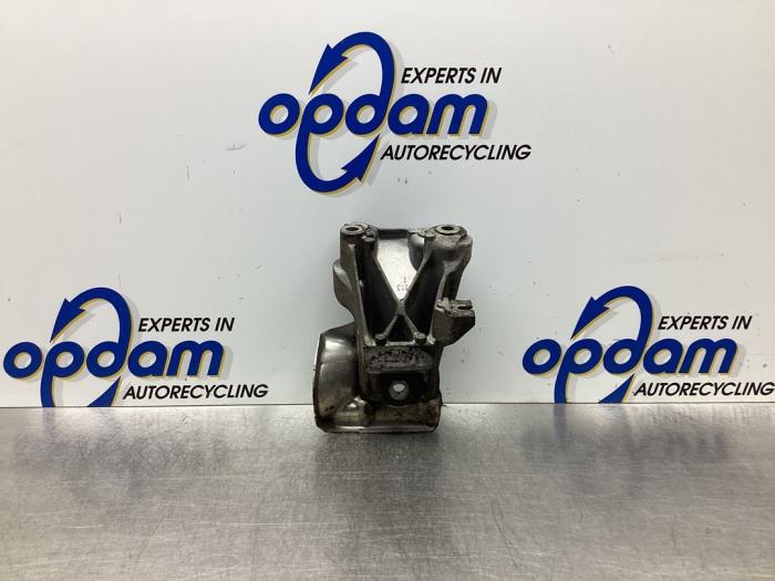 Usagé Support moteur BMW 3 serie (F30) 320i 1.6 16V EfficientDynamicsEdition Prix € 34,00 Règlement à la marge proposé par Gebr Opdam B.V.