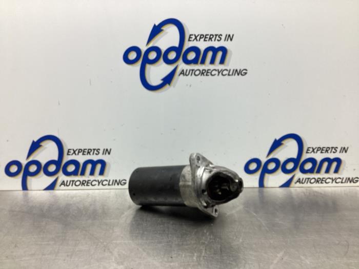 Begagnade Startmotor BMW 1 serie (E82) 120i 16V Pris € 25,00 Marginaltabell erbjuds av Gebr Opdam B.V.