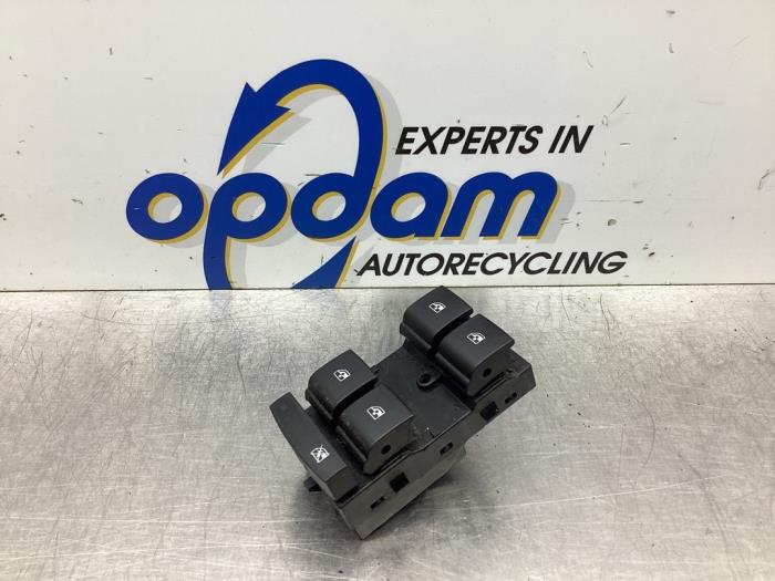 Usados Interruptor de ventanilla eléctrica Chevrolet Cruze (300) 1.8 16V VVT Precio € 42,00 Norma de margen ofrecido por Gebr Opdam B.V.
