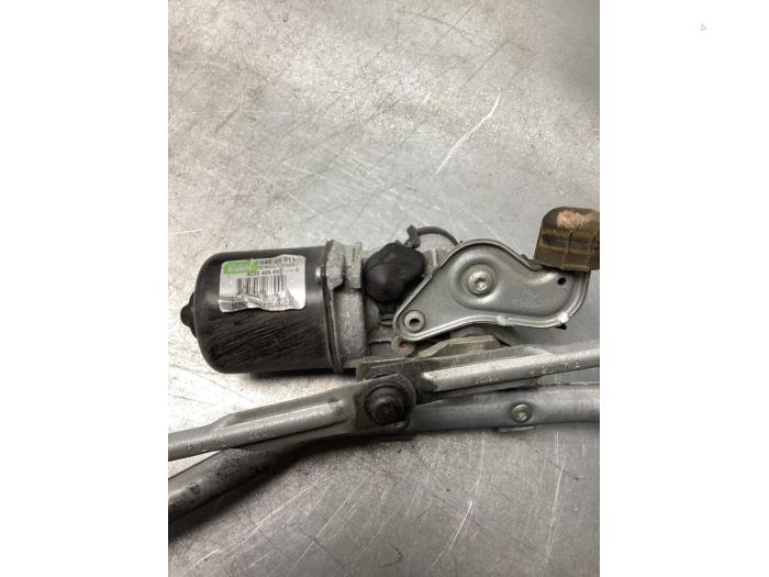 Wiper motor + mechanism from a Renault Kangoo Express (FW) 1.5 dCi 75 FAP 2018