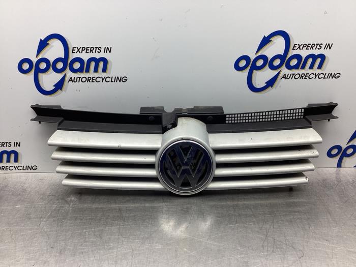 Begagnade Grill Volkswagen Bora (1J2) 1.6 Pris € 34,00 Marginaltabell erbjuds av Gebr Opdam B.V.