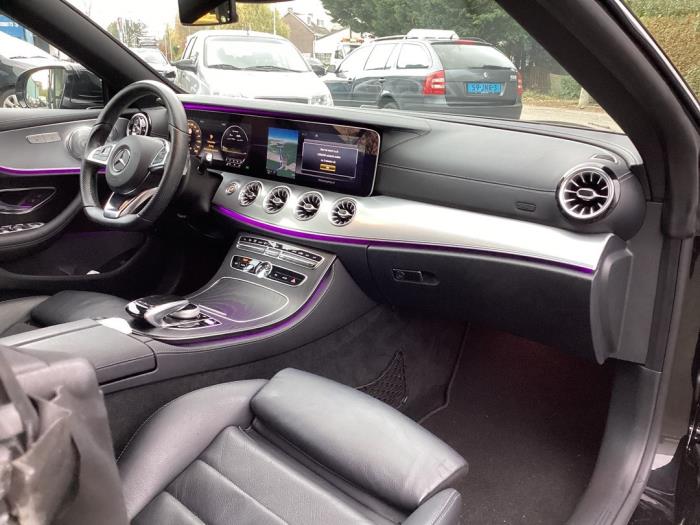 Begagnade Handskfack Mercedes E (R238) E-200 2.0 Turbo 16V Pris € 128,00 Marginaltabell erbjuds av Gebr Opdam B.V.