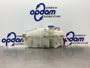 Usagé Réservoir lave-glace avant Suzuki Alto (RF410) 1.1 16V Prix € 30,00 Règlement à la marge proposé par Gebr Opdam B.V.