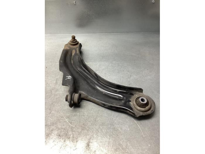 Front lower wishbone, right from a Renault Clio IV Estate/Grandtour (7R) 1.2 TCE 16V GT EDC 2017