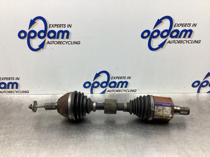Front drive shaft, left from a Volvo V70 (BW) 2.0 D4 20V 2013