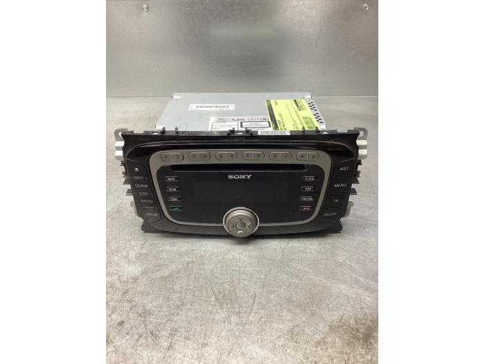 Radio CD player from a Ford Focus 2 C+C 1.6 16V 2010