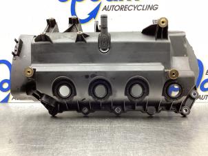 Ventildeckel van een Renault Clio III (BR/CR) 1.2 16V 75 2006