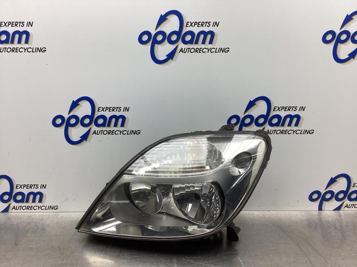 Używane Reflektor lewy Renault Scénic I (JA) 2.0 16V Cena € 17,00 Procedura marży oferowane przez Gebr Opdam B.V.