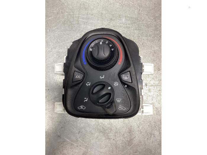Panel de control de calefacción de un Toyota Aygo (B40) 1.0 12V VVT-i 2015