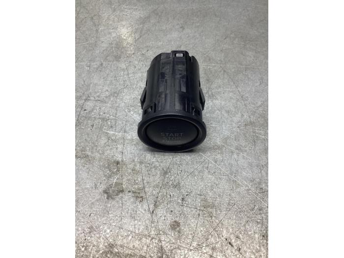 Używane Przelacznik Start/Stop Mazda 2 (DJ/DL) 1.5 SkyActiv-G 90 Cena € 13,00 Procedura marży oferowane przez Gebr Opdam B.V.