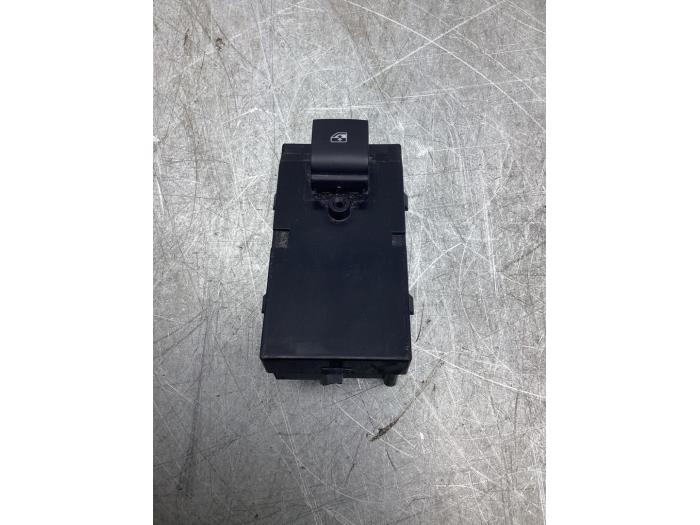Usados Interruptor de ventanilla eléctrica Opel Astra J Sports Tourer (PD8/PE8/PF8) 1.4 Turbo 16V Precio € 13,00 Norma de margen ofrecido por Gebr Opdam B.V.