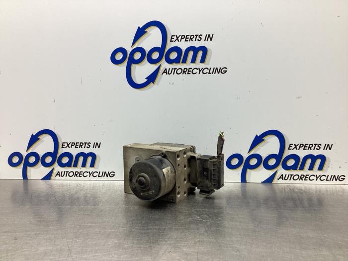 Used ABS pump Ford Focus 1 2.0 16V Price € 64,00 Margin scheme offered by Gebr Opdam B.V.