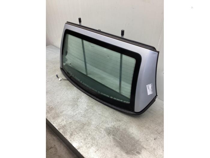 Rear window from a Peugeot 206 CC (2D) 1.6 16V 2003