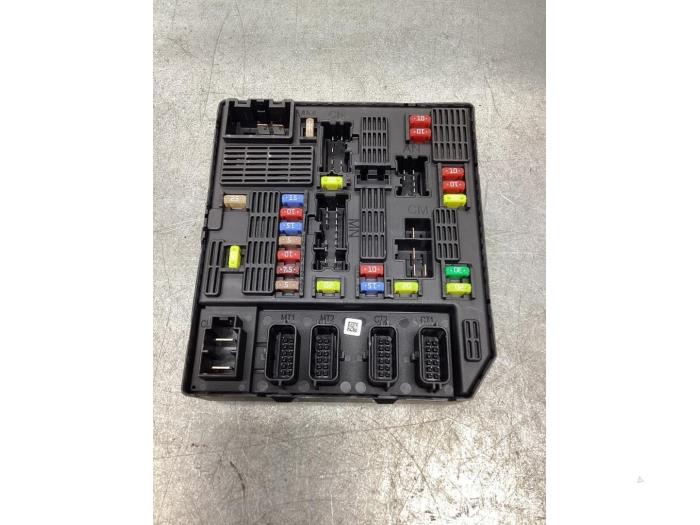 Boîte à fusibles Renault Grand Scénic III 1.5 dCi 110 - 284B62342R