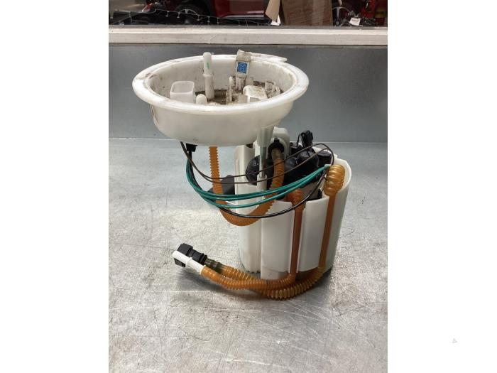 Usagé Pompe essence BMW X1 (F48) sDrive 20i 2.0 16V Twin Power Turbo Prix € 128,00 Règlement à la marge proposé par Gebr Opdam B.V.