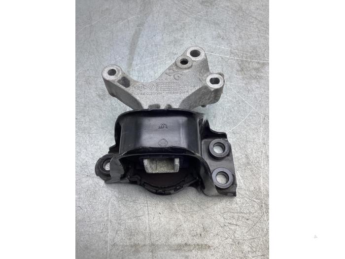 Used Engine mount Renault Kadjar (RFEH) 1.2 Energy TCE 130 Price € 30,00 Margin scheme offered by Gebr Opdam B.V.
