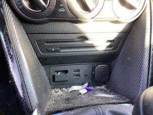 Usados Conexión AUX-USB Mazda 2 (DJ/DL) 1.5 SkyActiv-G 90 Precio € 50,00 Norma de margen ofrecido por Gebr Opdam B.V.