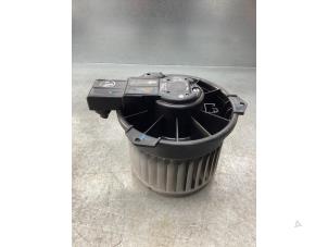 Usados Motor de ventilador de calefactor Mitsubishi Space Star (A0) 1.0 12V BiFuel Precio € 35,00 Norma de margen ofrecido por Gebr Opdam B.V.