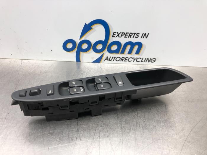 Usados Interruptor de ventanilla eléctrica Volvo V40 (VW) 2.0 16V Precio € 42,00 Norma de margen ofrecido por Gebr Opdam B.V.
