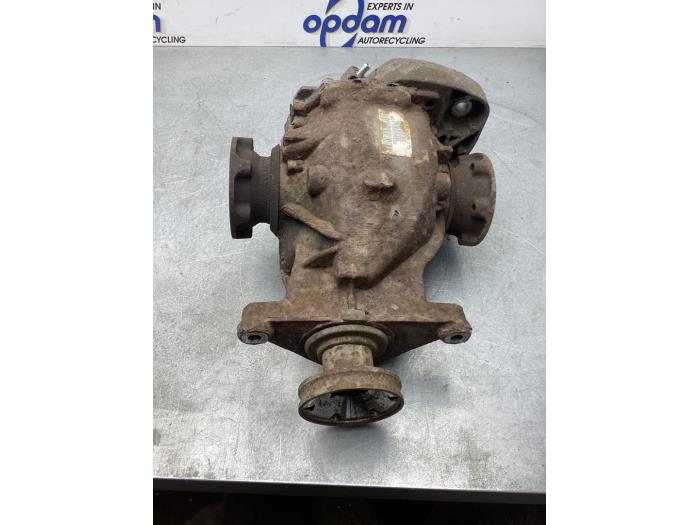 Rear differential from a Land Rover Range Rover III (LM) 4.4 V8 32V 2002