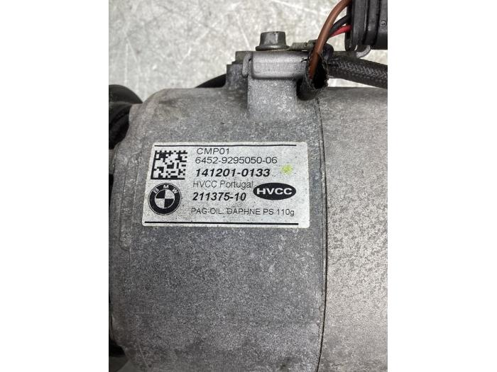 Air conditioning pump from a BMW 5 serie Touring (F11) 520d 16V 2015