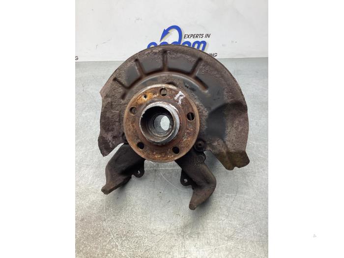 Knuckle, front right from a Seat Ibiza IV SC (6J1) 1.6 16V 2009