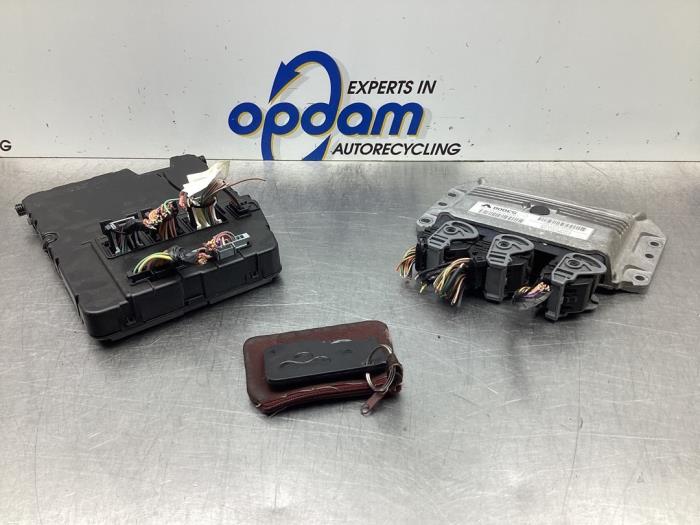 Used Engine management computer Renault Megane II CC (EM) 2.0 16V Price € 212,00 Margin scheme offered by Gebr Opdam B.V.