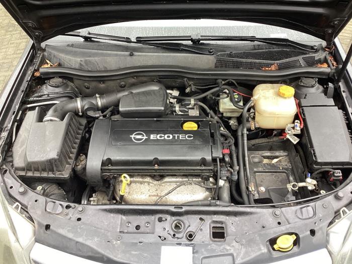 Engine from a Opel Astra H GTC (L08) 1.6 16V Twinport 2007