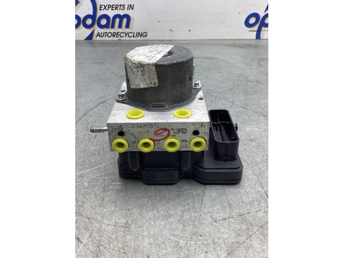 Gebrauchte ABS Pumpe Renault Kadjar (RFEH) 1.2 Energy TCE 130 Preis € 191,00 Margenregelung angeboten von Gebr Opdam B.V.