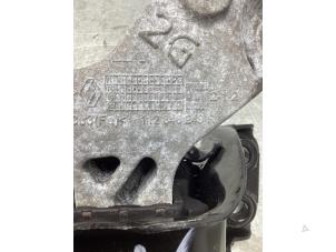 Engine mount from a Renault Kadjar (RFEH) 1.2 Energy TCE 130 2018