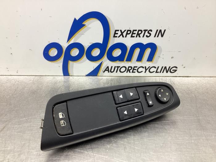 Usados Interruptor de ventanilla eléctrica Fiat Stilo MW (192C) 1.6 16V Precio € 42,00 Norma de margen ofrecido por Gebr Opdam B.V.