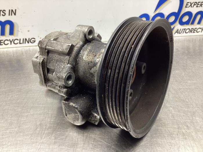 Power steering pump from a Volkswagen Lupo (6X1) 1.4 16V 75 2001
