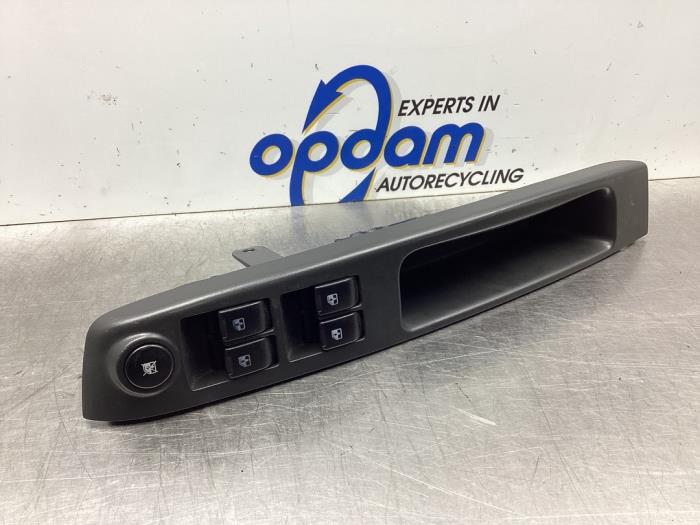 Usados Interruptor de ventanilla eléctrica Chevrolet Spark (M300) 1.0 16V Bifuel Precio € 42,00 Norma de margen ofrecido por Gebr Opdam B.V.