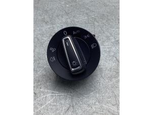 Usados Interruptor de luz Volkswagen Tiguan (AD1) 1.5 TSI 16V Evo BlueMotion Technology Precio € 35,00 Norma de margen ofrecido por Gebr Opdam B.V.