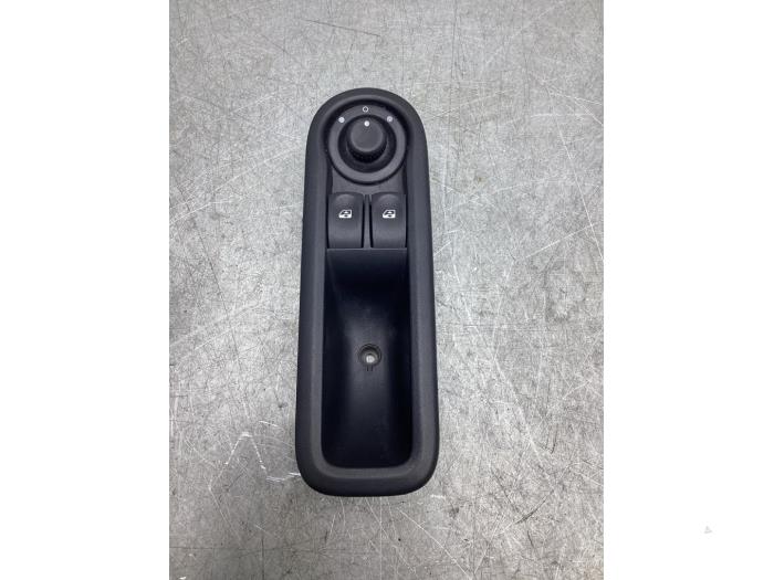 Usados Interruptor de ventanilla eléctrica Renault Clio III (BR/CR) 1.5 dCi FAP Precio € 26,00 Norma de margen ofrecido por Gebr Opdam B.V.