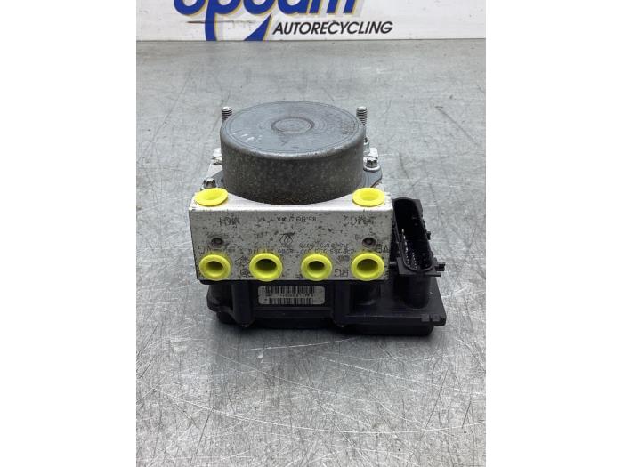 Usagé Bloc ABS Renault Clio III (BR/CR) 1.5 dCi FAP Prix € 72,00 Règlement à la marge proposé par Gebr Opdam B.V.