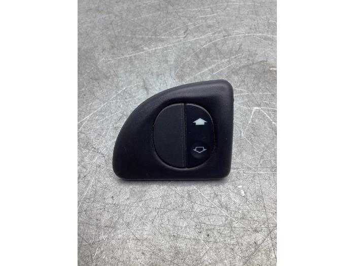 Usados Interruptor de ventanilla eléctrica Ford Transit Connect 1.8 Tddi Precio € 8,00 Norma de margen ofrecido por Gebr Opdam B.V.