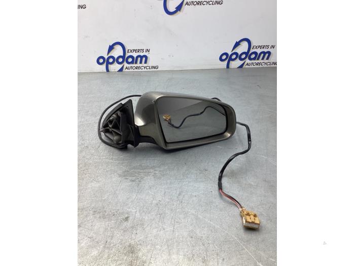 Wing mirror, right from a Audi A4 Avant (B7) 2.0 20V 2006