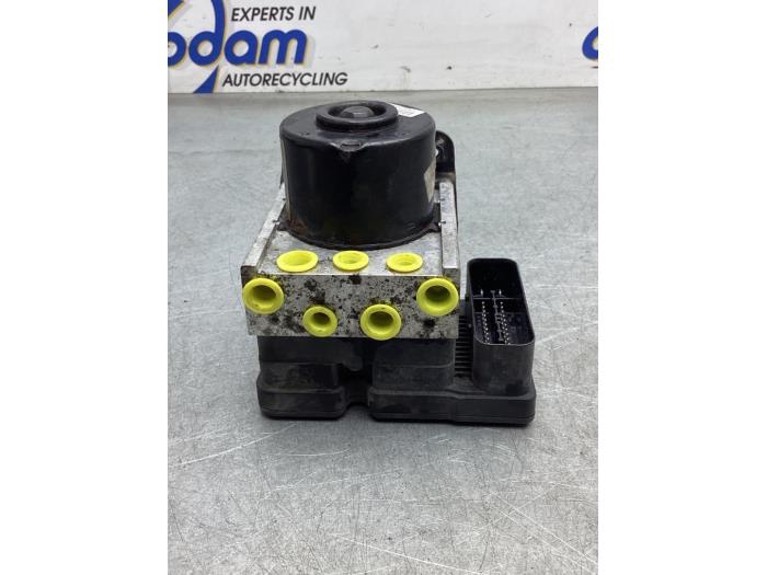 Begagnade ABS-pump Ford Fiesta 6 (JA8) 1.25 16V Pris € 85,00 Marginaltabell erbjuds av Gebr Opdam B.V.