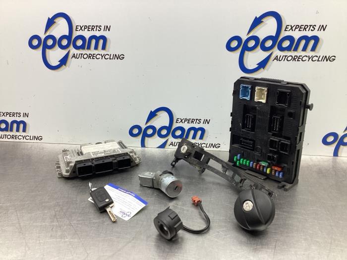 Used Engine management computer Peugeot 307 SW (3H) 1.6 HDi 16V Price € 191,00 Margin scheme offered by Gebr Opdam B.V.