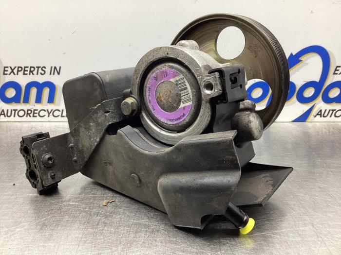 Power steering pump from a Peugeot 206 (2A/C/H/J/S) 1.4 XR,XS,XT,Gentry 2005