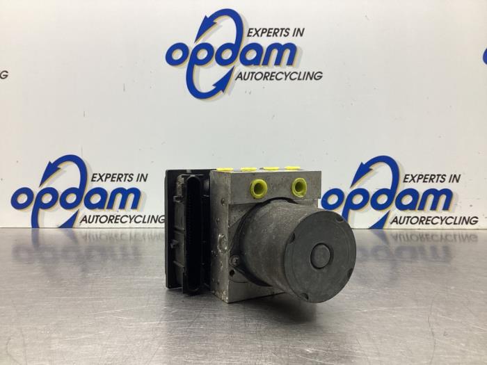 Begagnade ABS-pump Mercedes A (W169) 2.0 A-180 CDI 16V 3-Drs. Pris € 64,00 Marginaltabell erbjuds av Gebr Opdam B.V.