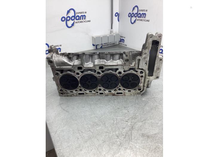 Cylinder head from a BMW 5 serie Touring (F11) 520d 16V 2015