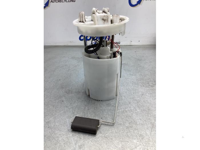 Petrol pump from a Ford Focus 3 Wagon 1.0 Ti-VCT EcoBoost 12V 100 2014