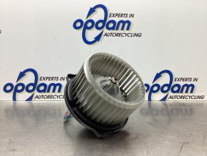 Usados Motor de ventilador de calefactor Toyota Avensis Wagon (T25/B1E) 2.0 16V VVT-i D4 Precio € 60,00 Norma de margen ofrecido por Gebr Opdam B.V.
