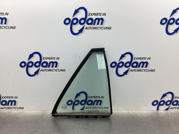Usados Ventanilla triangular derecha detrás Toyota Avensis Wagon (T25/B1E) 2.0 16V VVT-i D4 Precio € 26,00 Norma de margen ofrecido por Gebr Opdam B.V.
