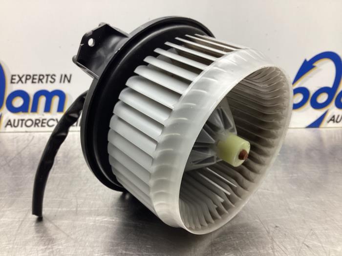 Heating and ventilation fan motor from a Suzuki Swift (ZA/ZC/ZD1/2/3/9) 1.3 VVT 16V 2007