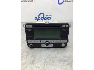 Used Radio CD player Volkswagen Caddy III (2KA,2KH,2CA,2CH) 1.9 TDI Price € 80,00 Margin scheme offered by Gebr Opdam B.V.